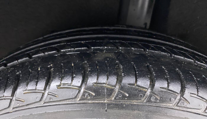 2017 Maruti Baleno DELTA PETROL 1.2, Petrol, Manual, 55,940 km, Left Rear Tyre Tread
