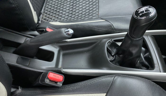 2017 Maruti Baleno DELTA PETROL 1.2, Petrol, Manual, 55,940 km, Gear Lever