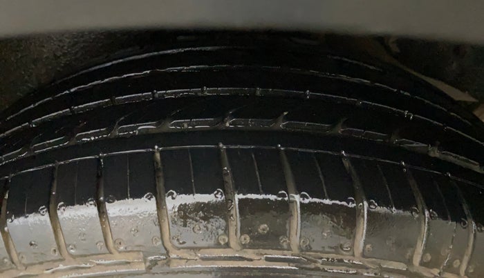 2015 Hyundai Creta SX PLUS 1.6 PETROL, Petrol, Manual, 69,803 km, Left Rear Tyre Tread