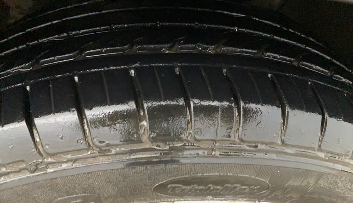 2015 Hyundai Creta SX PLUS 1.6 PETROL, Petrol, Manual, 69,803 km, Right Front Tyre Tread