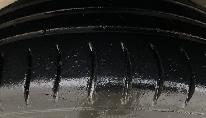2014 Honda Brio E MT, Petrol, Manual, 63,012 km, Left Front Tyre Tread