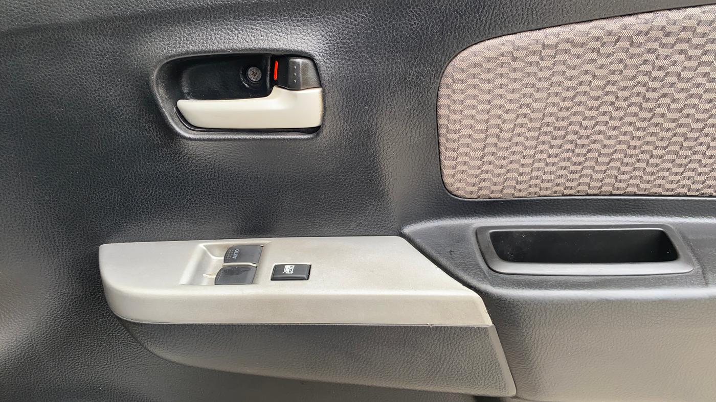 2013 Maruti Wagon R 1.0 LXI, Petrol, Manual, 60,603 km, Driver Side Door Panels Control