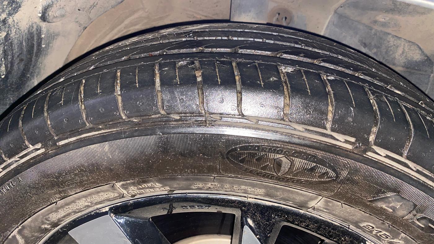 2020 MG HECTOR PLUS SHARP 1.5 PETROL TURBO DCT 6-STR, Petrol, Automatic, 25,111 km, Right Front Tyre Tread