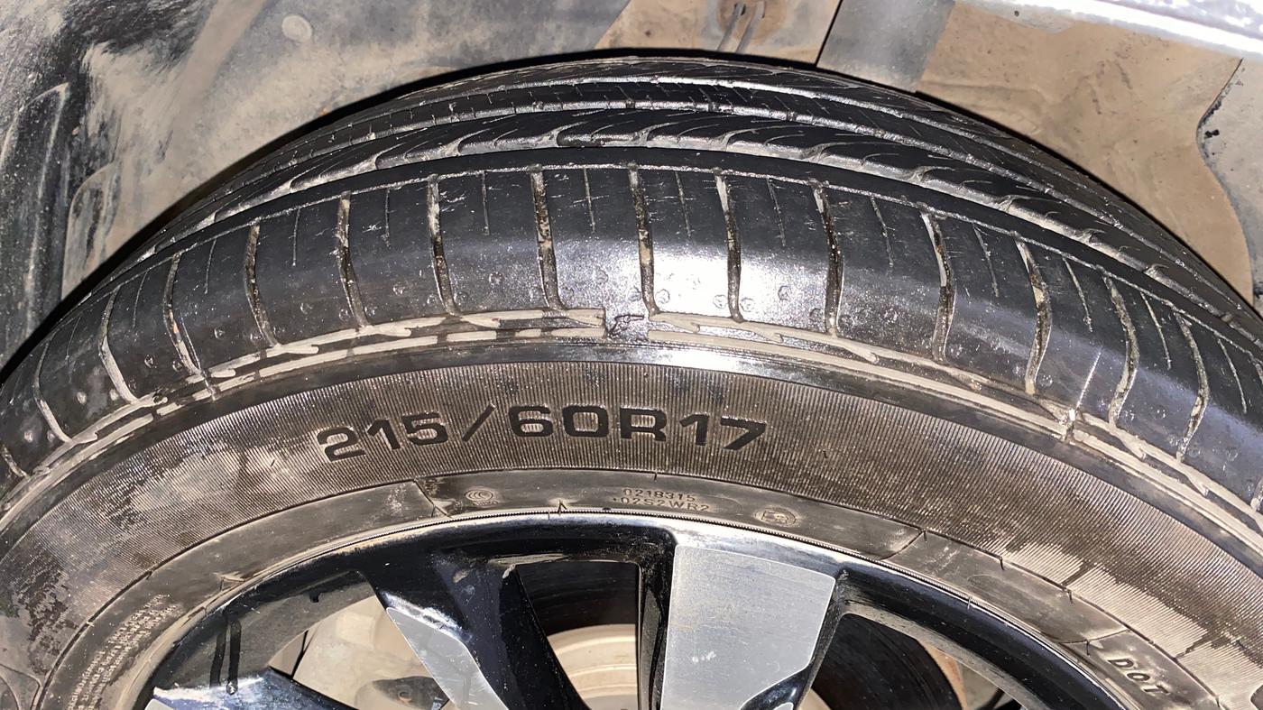 2020 MG HECTOR PLUS SHARP 1.5 PETROL TURBO DCT 6-STR, Petrol, Automatic, 25,111 km, Left Front Tyre Tread