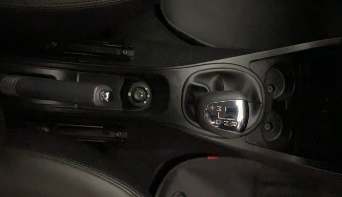 2017 Nissan Terrano XV D PREMIUM AMT, Diesel, Automatic, 74,328 km, Gear Lever