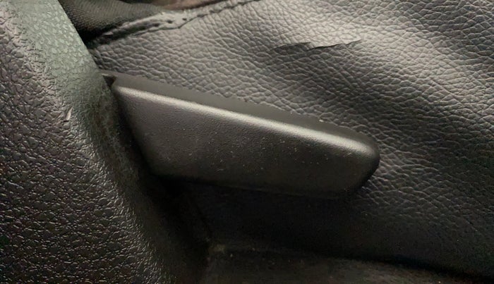 2017 Nissan Terrano XV D PREMIUM AMT, Diesel, Automatic, 74,328 km, Driver Side Adjustment Panel