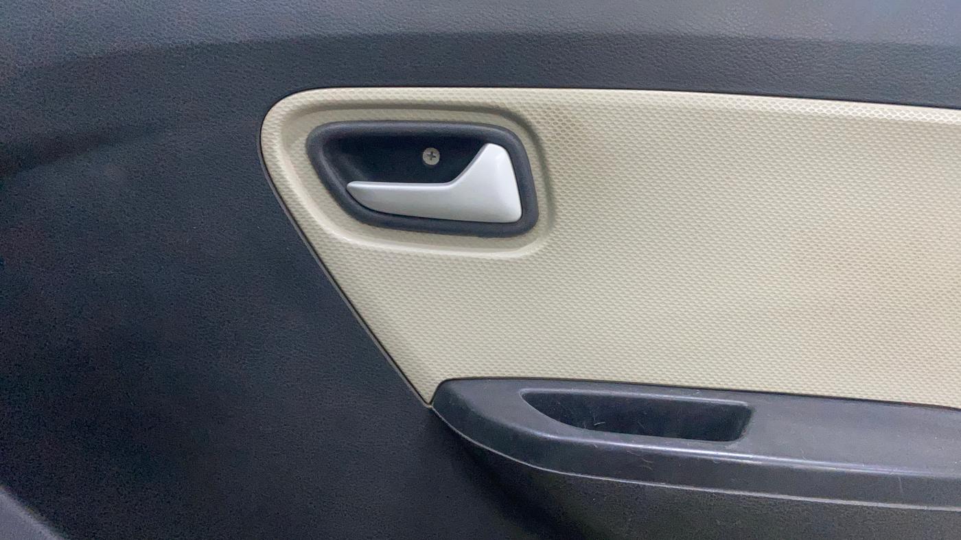 2021 Maruti Alto VXI, Petrol, Manual, 81,429 km, Driver Side Door Panels Control