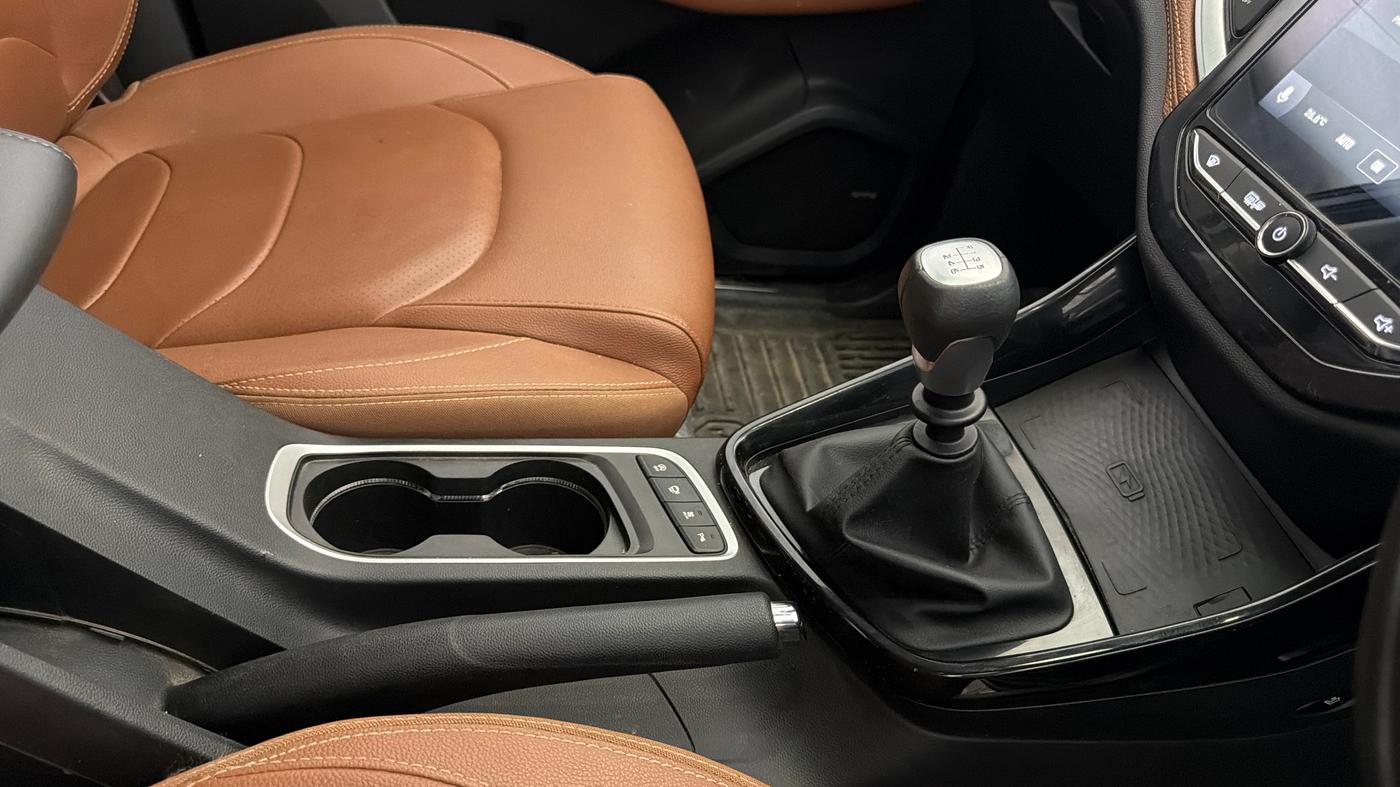 2022 MG HECTOR PLUS SHARP 1.5 PETROL TURBO HYBRID MT 6-STR, Petrol, Manual, 23,515 km, Gear Lever