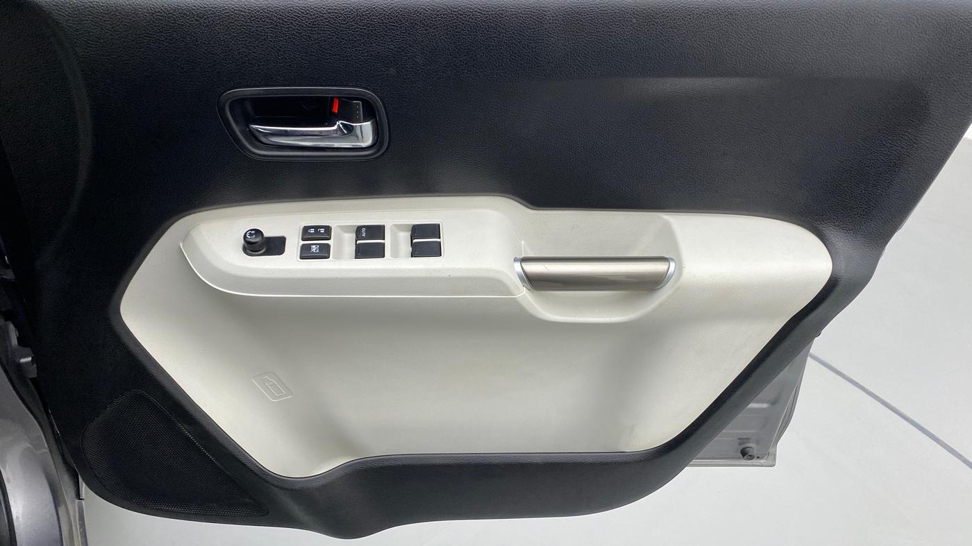 2017 Maruti IGNIS DELTA 1.2 K12, Petrol, Manual, 12,129 km, Driver Side Door Panels Control