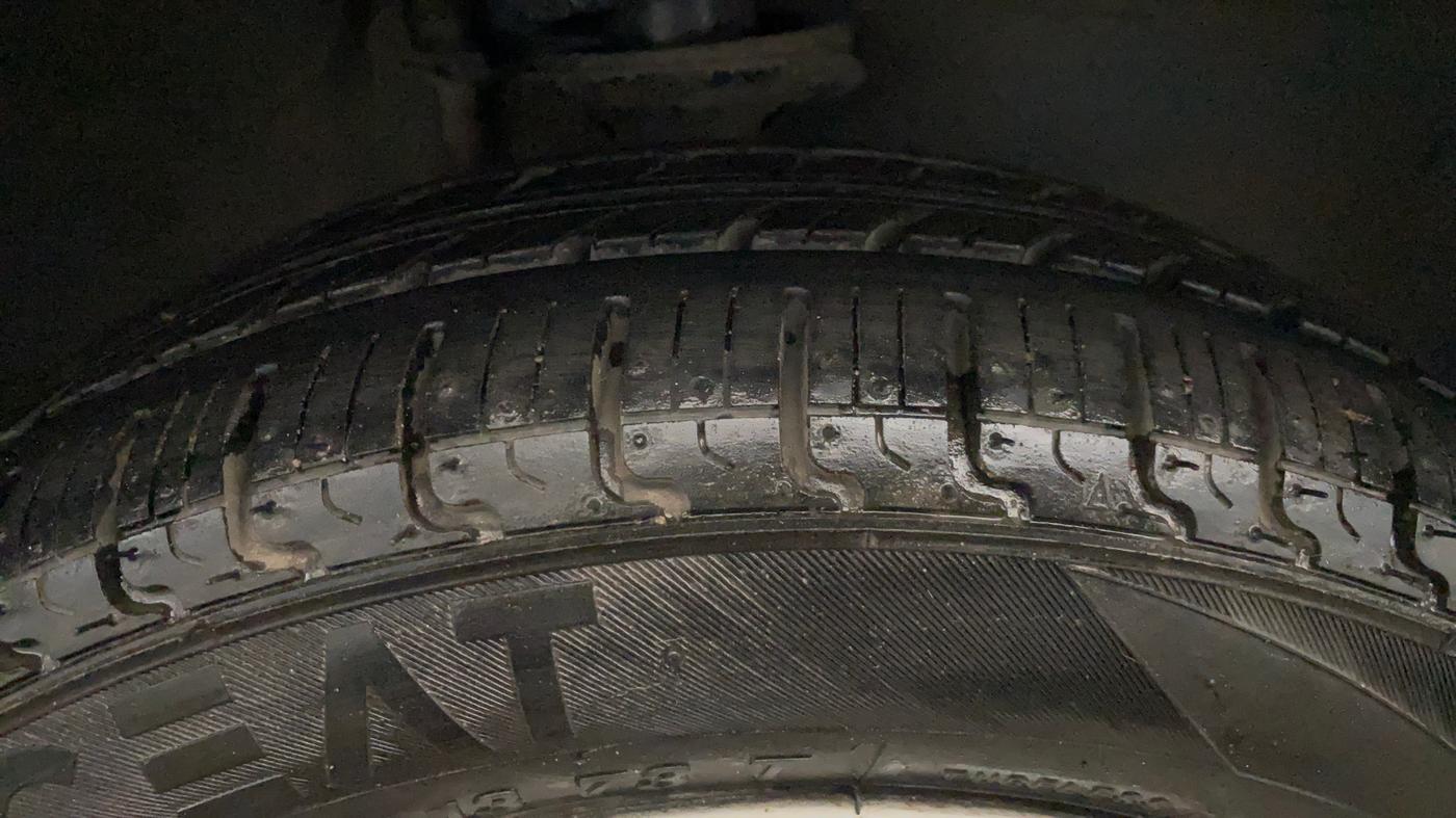 2017 Maruti Alto K10 LXI, Petrol, Manual, 49,998 km, Right Front Tyre Tread