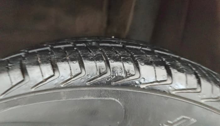2016 Renault Kwid RXL, Petrol, Manual, 28,667 km, Left Rear Tyre Tread
