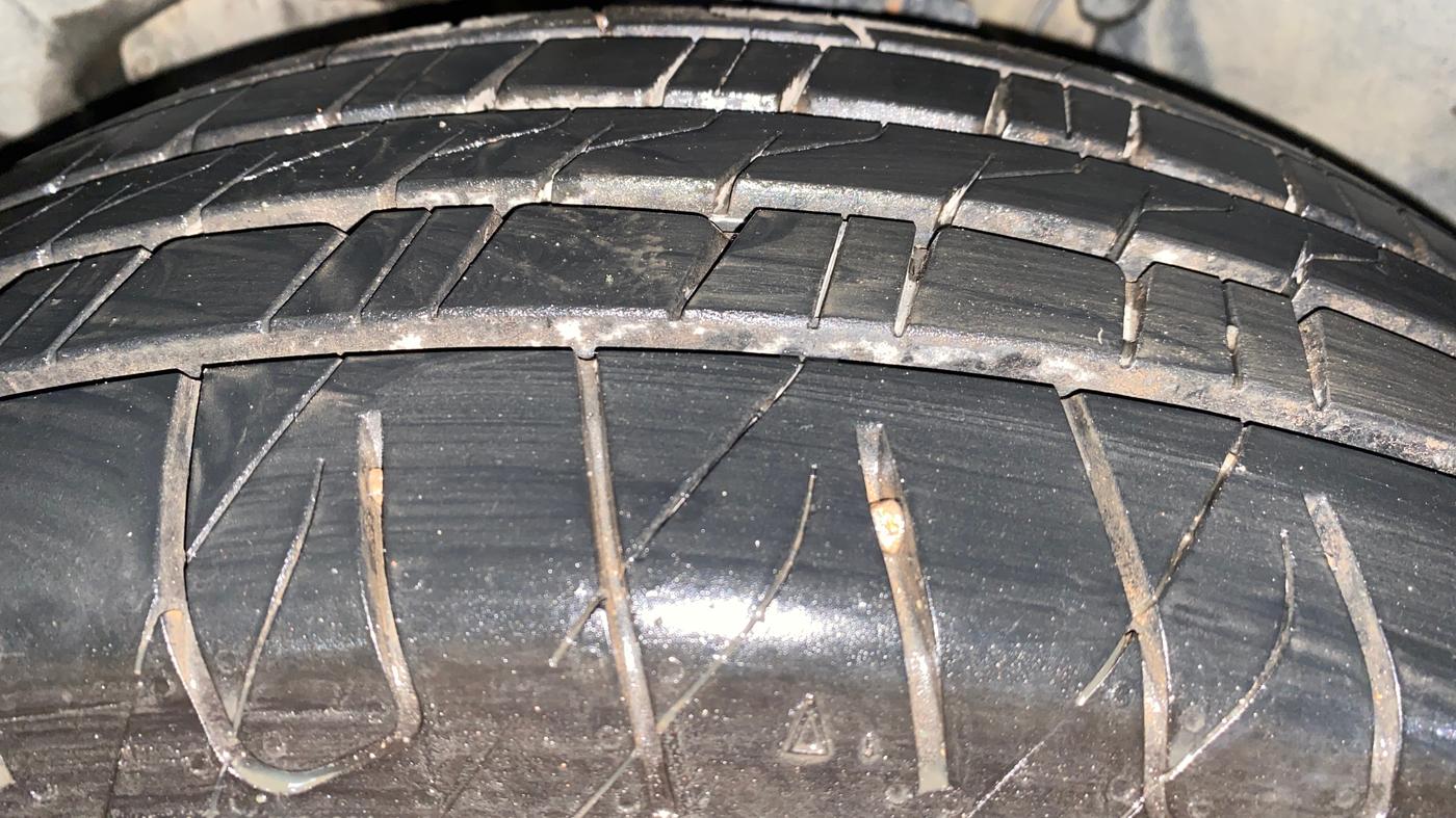2016 Nissan Terrano XL (D), Diesel, Manual, 1,18,681 km, Left Front Tyre Tread