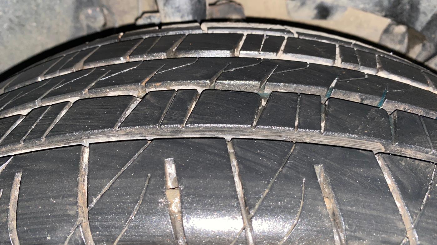 2016 Nissan Terrano XL (D), Diesel, Manual, 1,18,681 km, Right Front Tyre Tread