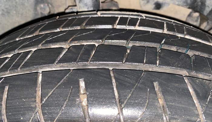 2016 Nissan Terrano XL (D), Diesel, Manual, 1,18,643 km, Right Front Tyre Tread