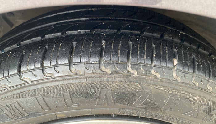 2016 Hyundai Grand i10 SPORTZ 1.2 KAPPA VTVT, Petrol, Manual, 50,064 km, Left Front Tyre Tread