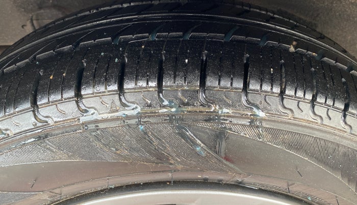 2016 Hyundai Grand i10 SPORTZ 1.2 KAPPA VTVT, Petrol, Manual, 50,064 km, Right Rear Tyre Tread