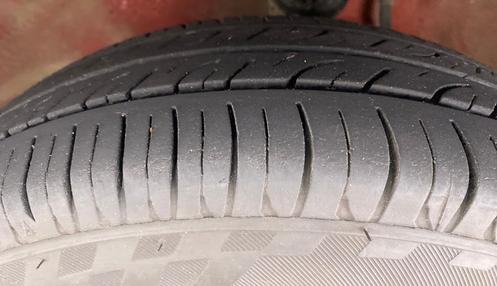 2013 Maruti Alto 800 LXI, Petrol, Manual, 73,282 km, Left Front Tyre Tread