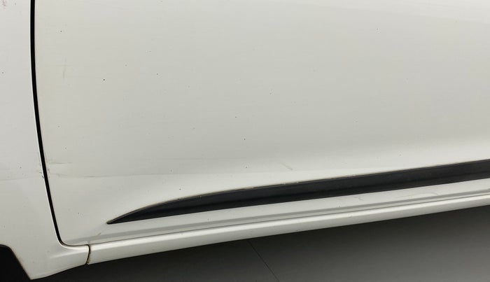 2017 Hyundai Elite i20 ASTA 1.4 CRDI, Diesel, Manual, 1,16,263 km, Front passenger door - Slightly dented