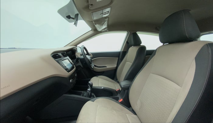 2017 Hyundai Elite i20 ASTA 1.4 CRDI, Diesel, Manual, 1,16,263 km, Right Side Front Door Cabin