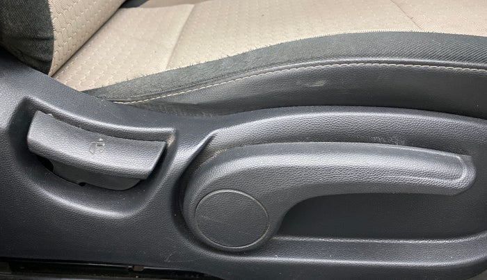 2017 Hyundai Elite i20 ASTA 1.4 CRDI, Diesel, Manual, 1,16,263 km, Driver Side Adjustment Panel