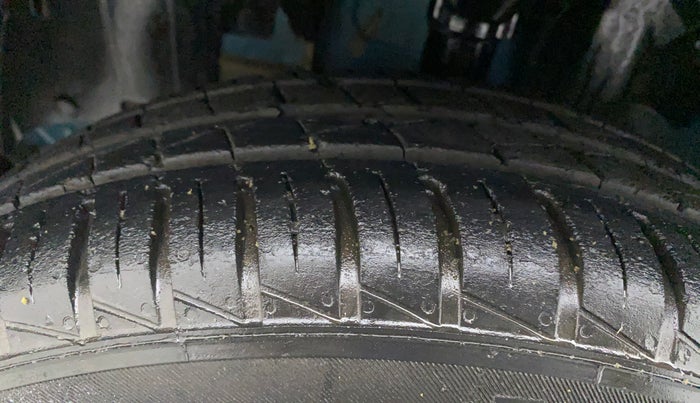2021 Renault Kwid CLIMBER 1.0 (O), Petrol, Manual, 59,221 km, Left Front Tyre Tread