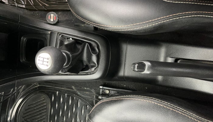 2015 Maruti Swift LXI (O), Petrol, Manual, 25,364 km, Gear Lever