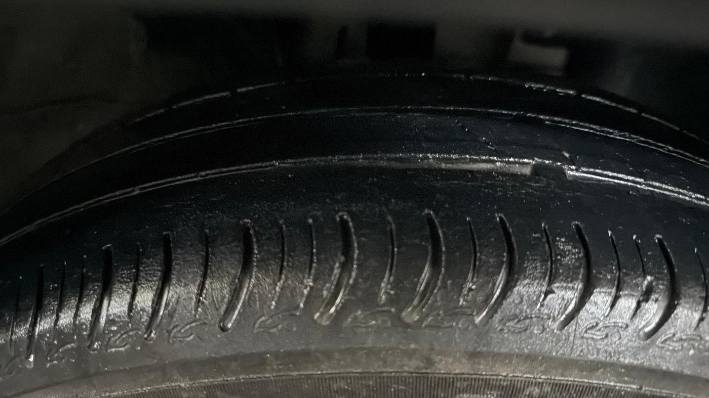 2024 Renault Kwid CLIMBER MT 1.0, CNG, Manual, 9,942 km, Right Front Tyre Tread