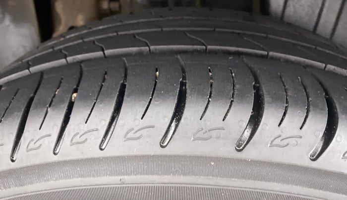 2022 Mahindra XUV300 W8 (O) AT, Petrol, Automatic, 20,094 km, Left Rear Tyre Tread