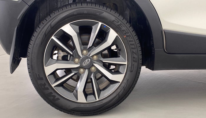 2022 Mahindra XUV300 W8 (O) AT, Petrol, Automatic, 20,094 km, Right Rear Wheel