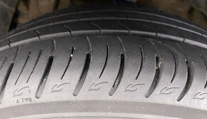 2022 Mahindra XUV300 W8 (O) AT, Petrol, Automatic, 20,094 km, Left Front Tyre Tread