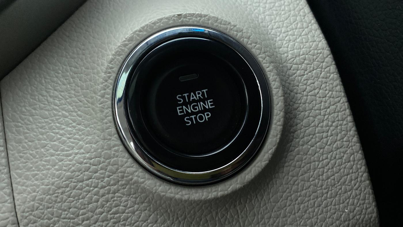 2022 Mahindra XUV300 W8 (O) AT, Petrol, Automatic, 20,094 km, Keyless Start/ Stop Button