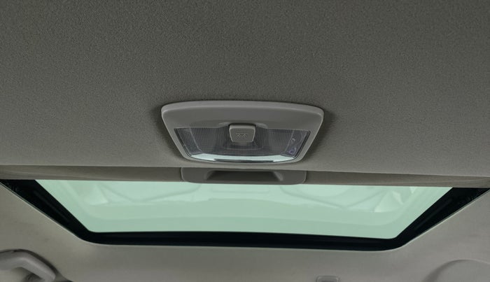 2022 Mahindra XUV300 W8 (O) AT, Petrol, Automatic, 20,094 km, Moonroof/ Sunroof
