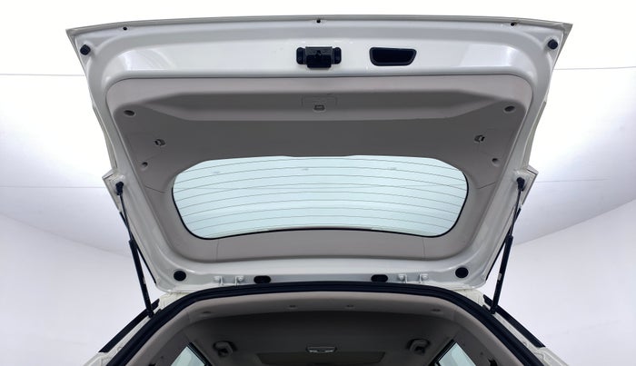 2022 Mahindra XUV300 W8 (O) AT, Petrol, Automatic, 20,094 km, Boot Door Open