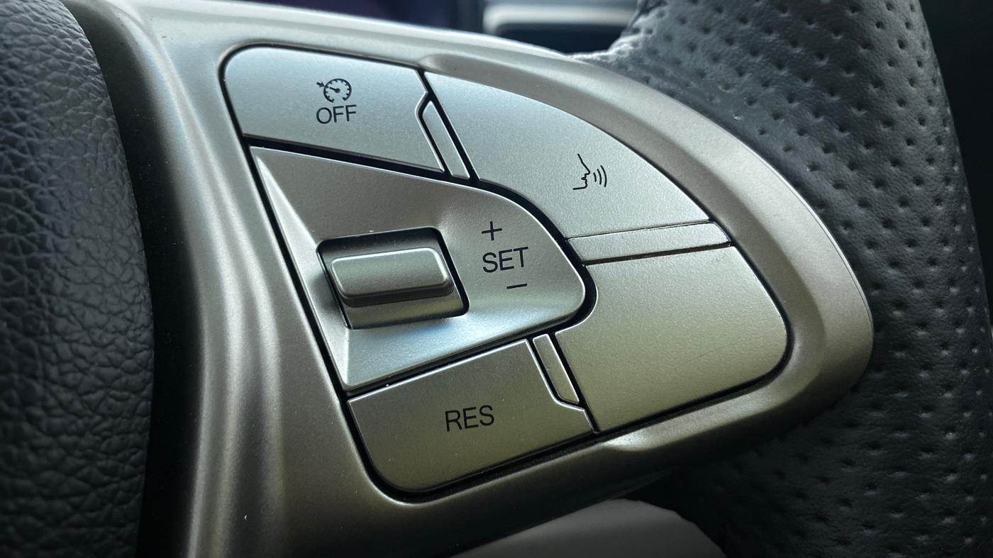 2022 Mahindra XUV300 W8 (O) AT, Petrol, Automatic, 20,094 km, Adaptive Cruise Control