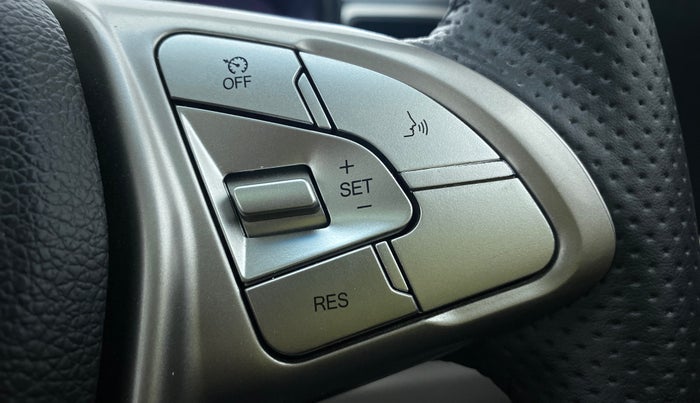 2022 Mahindra XUV300 W8 (O) AT, Petrol, Automatic, 20,094 km, Adaptive Cruise Control