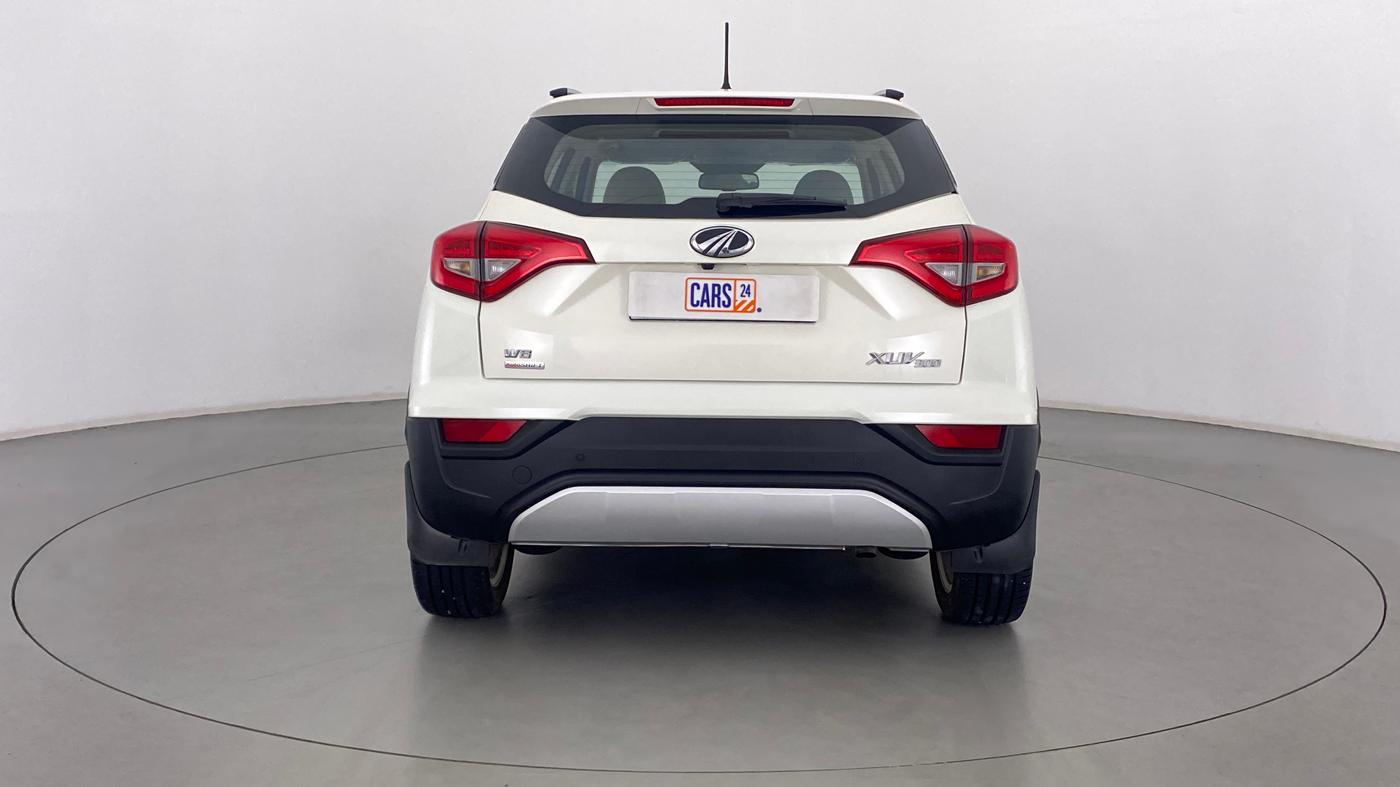 2022 Mahindra XUV300 W8 (O) AT, Petrol, Automatic, 20,094 km, Back/Rear