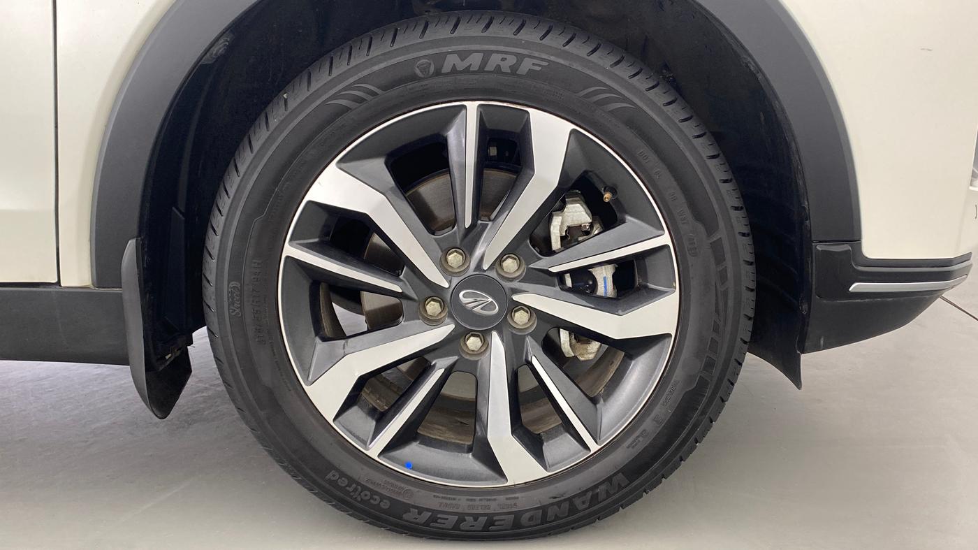 2022 Mahindra XUV300 W8 (O) AT, Petrol, Automatic, 20,094 km, Right Front Wheel