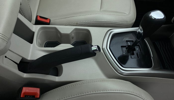 2022 Mahindra XUV300 W8 (O) AT, Petrol, Automatic, 20,094 km, Gear Lever