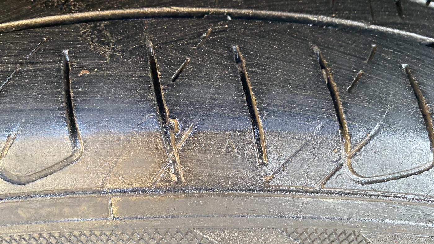 2016 Mahindra XUV500 W6, Diesel, Manual, 98,528 km, Right Front Tyre Tread