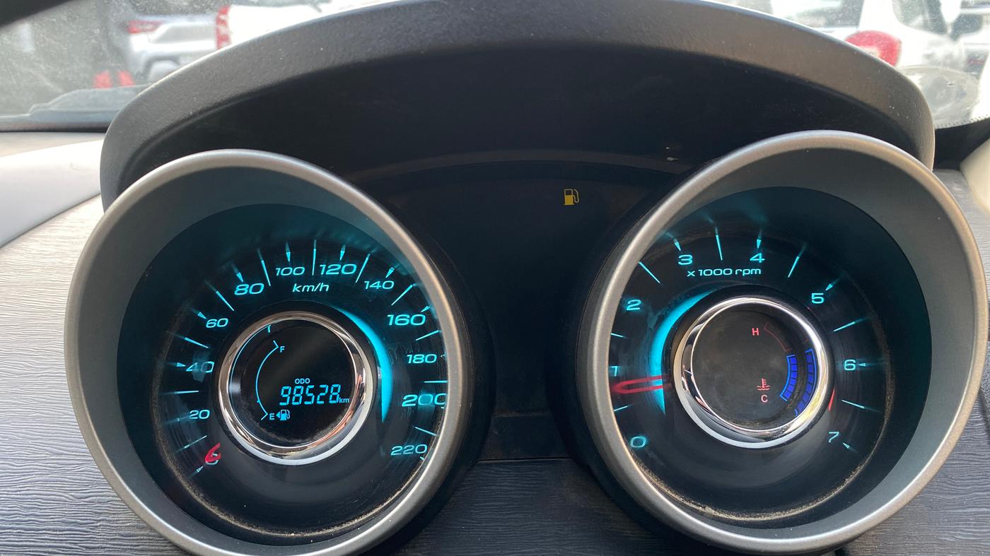 2016 Mahindra XUV500 W6, Diesel, Manual, 98,528 km, Odometer Image