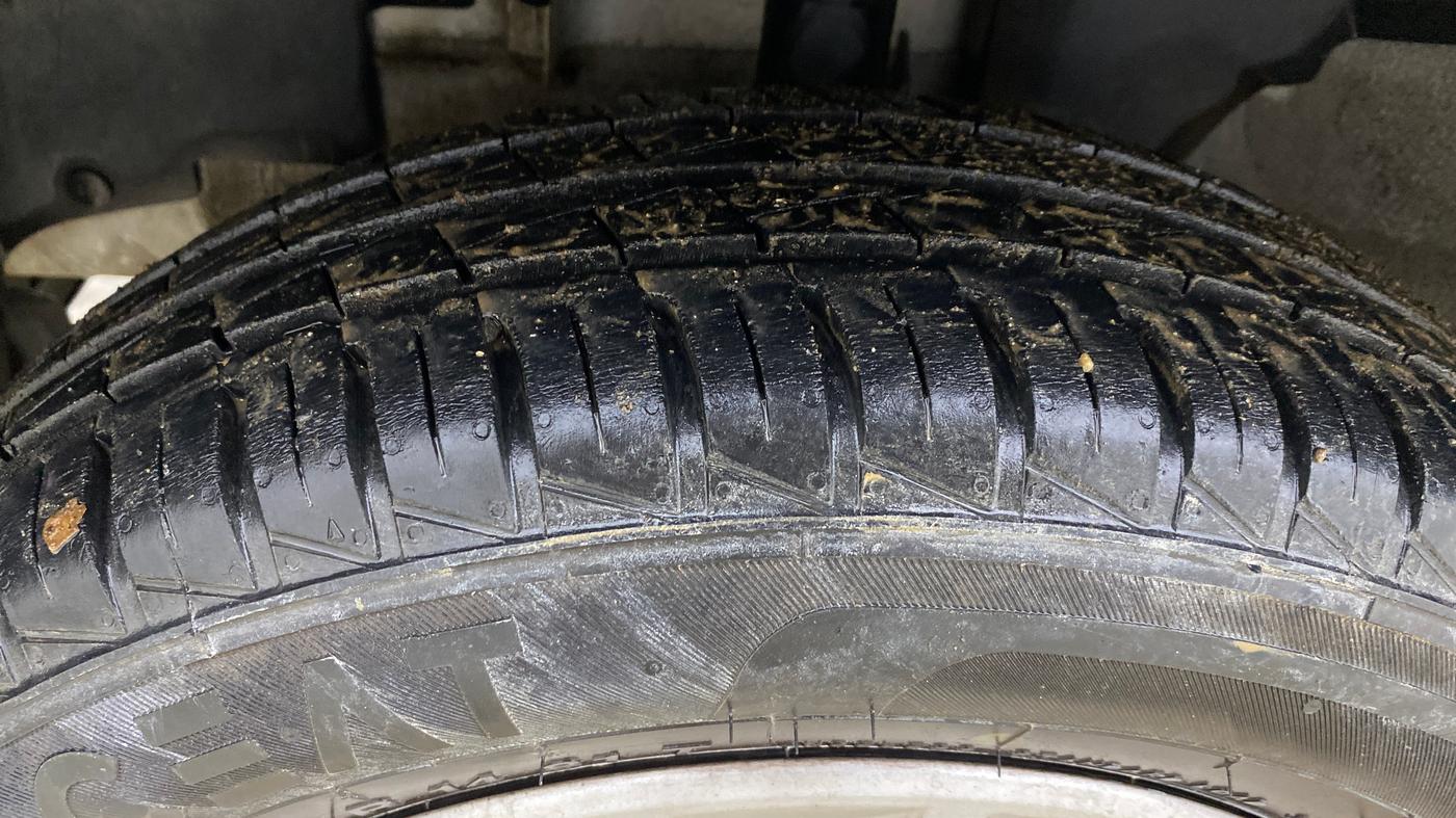 2023 Renault Kwid RXT 1.0 AMT, Petrol, Automatic, 8,436 km, Left Front Tyre Tread