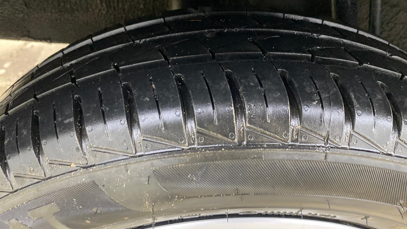 2023 Renault Kwid RXT 1.0 AMT, Petrol, Automatic, 8,436 km, Right Rear Tyre Tread