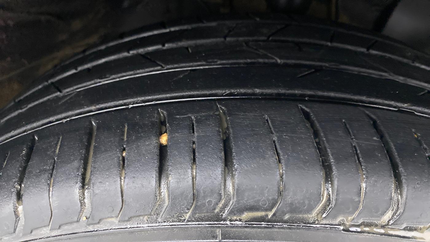 2020 Hyundai VENUE 1.0 TURBO GDI SX+ AT, Petrol, Automatic, 18,573 km, Right Front Tyre Tread