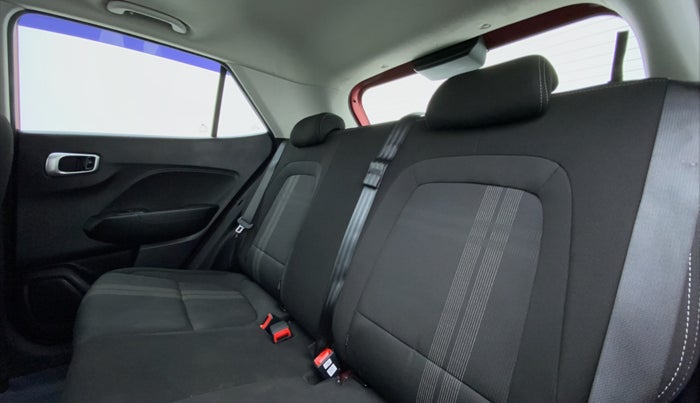 2020 Hyundai VENUE 1.0 TURBO GDI SX+ AT, Petrol, Automatic, 18,573 km, Right Side Rear Door Cabin