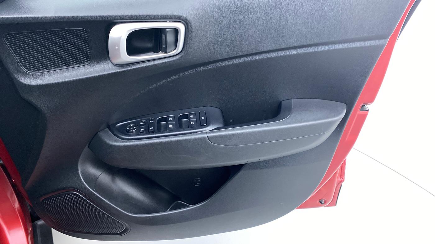 2020 Hyundai VENUE 1.0 TURBO GDI SX+ AT, Petrol, Automatic, 18,573 km, Driver Side Door Panels Control