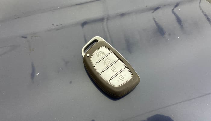 2021 Hyundai VENUE SX 1.0 (O) TURBO IMT, Petrol, Manual, 17,050 km, Key Close Up