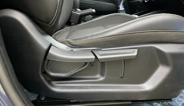 2021 Hyundai VENUE SX 1.0 (O) TURBO IMT, Petrol, Manual, 17,050 km, Driver Side Adjustment Panel