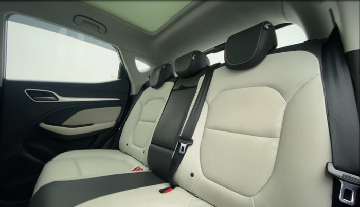 2022 MG ASTOR SAVVY 1.5 CVT IVORY, Petrol, Automatic, 5,985 km, Right Side Rear Door Cabin