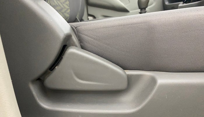 2016 Datsun Redi Go S, Petrol, Manual, 34,007 km, Driver Side Adjustment Panel