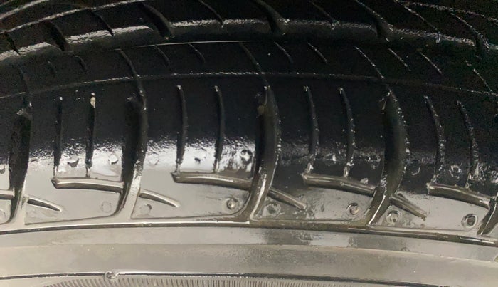 2014 Hyundai Xcent S (O) 1.2, Petrol, Manual, 64,015 km, Right Front Tyre Tread